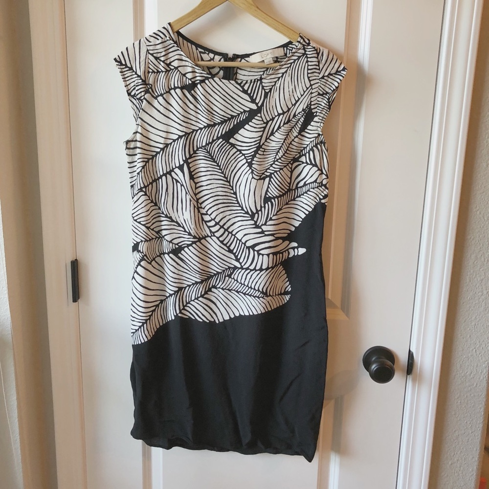 ⏬LOFT shift dress